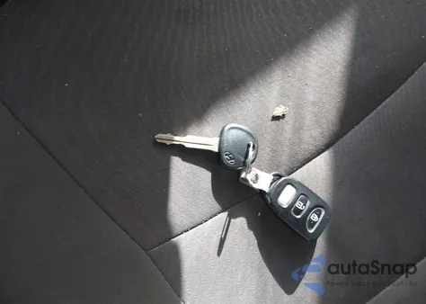 2015 Hyundai Elantra Se z USA, uszkodzony, nr VIN 5NPDH4AE7FH637989